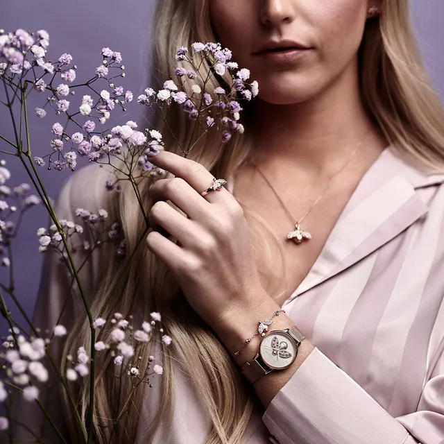 Olivia burton bee hotsell earrings rose gold
