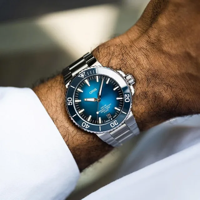 Oris aquis hotsell black rubber strap