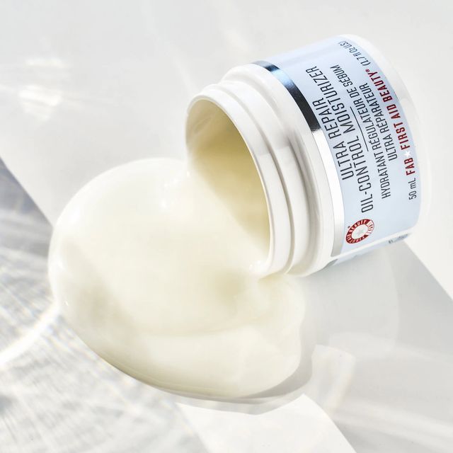 First Aid Beauty Ultra Repair OilControl Moisturizer Mall of America®