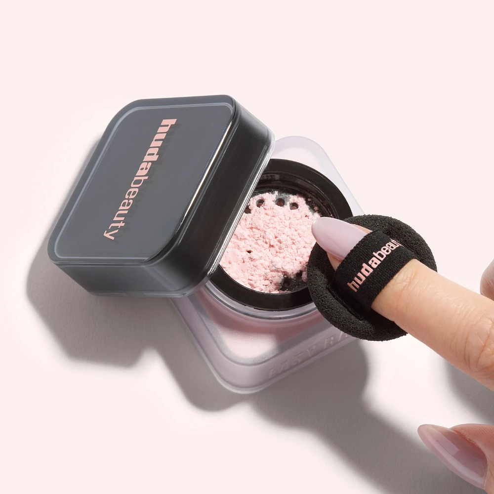 HUDA BEAUTY Easy Bake Blurring Loose Baking & Setting Powder