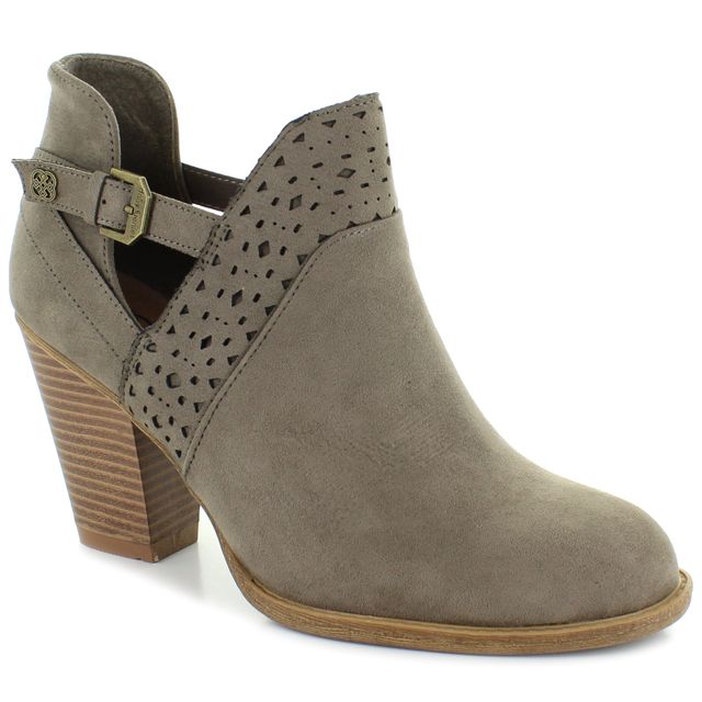 SHOE DEPT. ENCORE Daisy Fuentes Waki Hamilton Place
