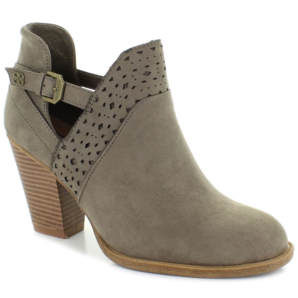 SHOE DEPT. ENCORE Daisy Fuentes Waki Hamilton Place
