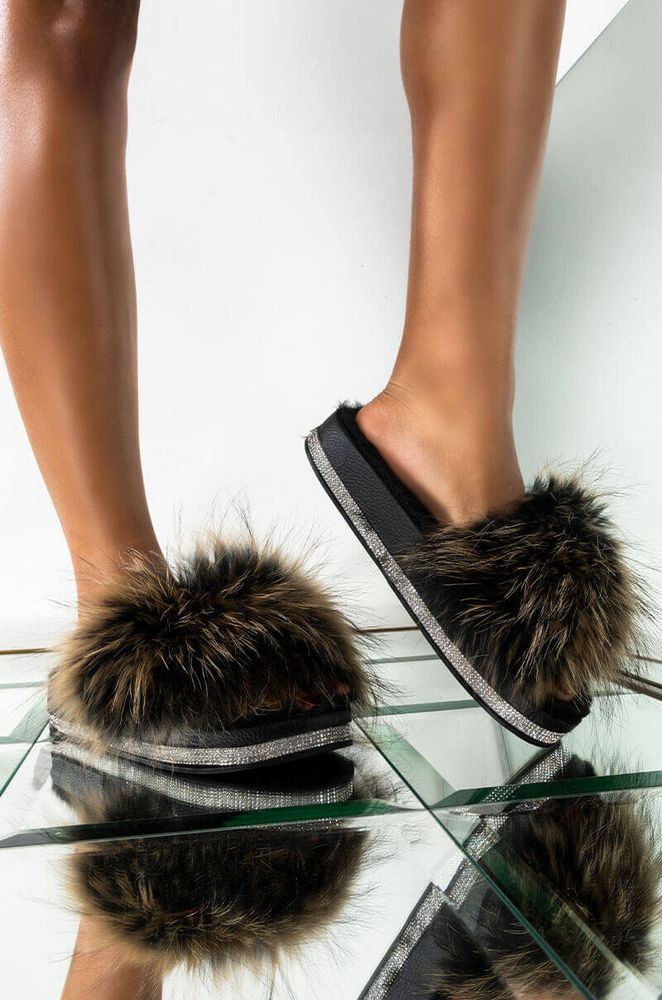 Shopakira slides sale