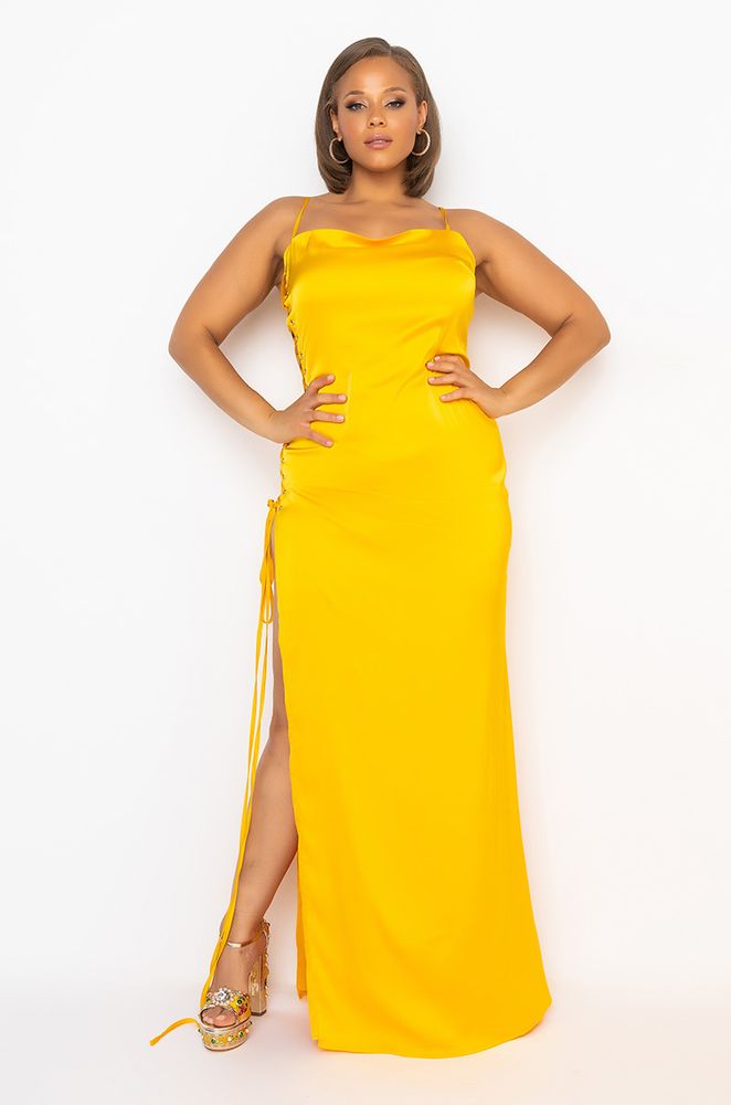 Akira deals yellow dress