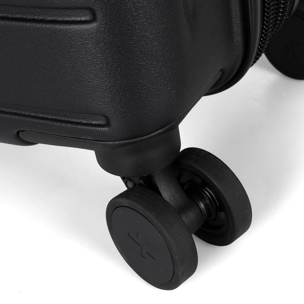 Tracker Legend Hardside 20" CarryOn Luggage Coquitlam Centre