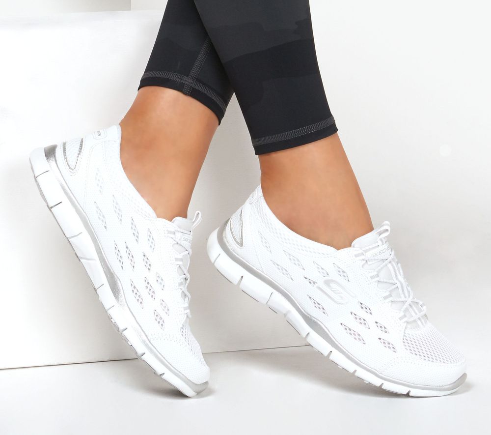 Skechers gratis sales going places white