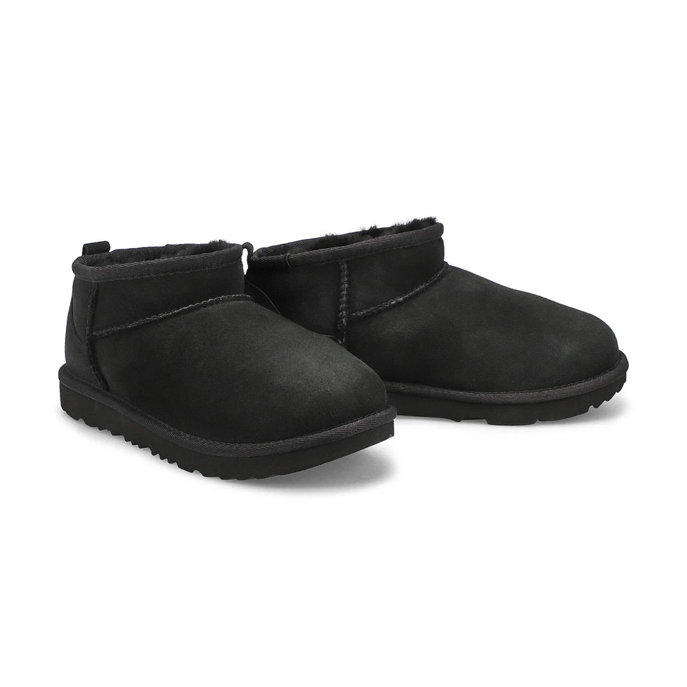 Girls 2024 classic uggs