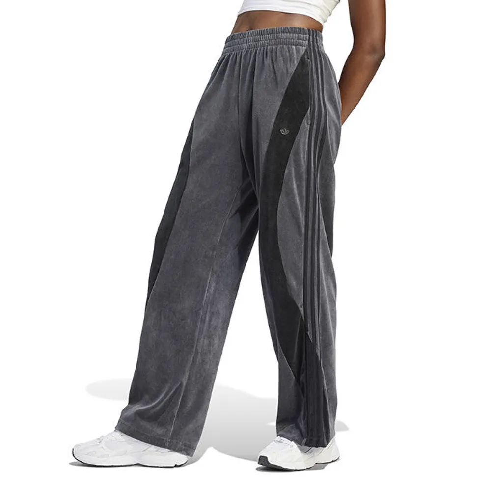 Adidas hot sale velour jogger