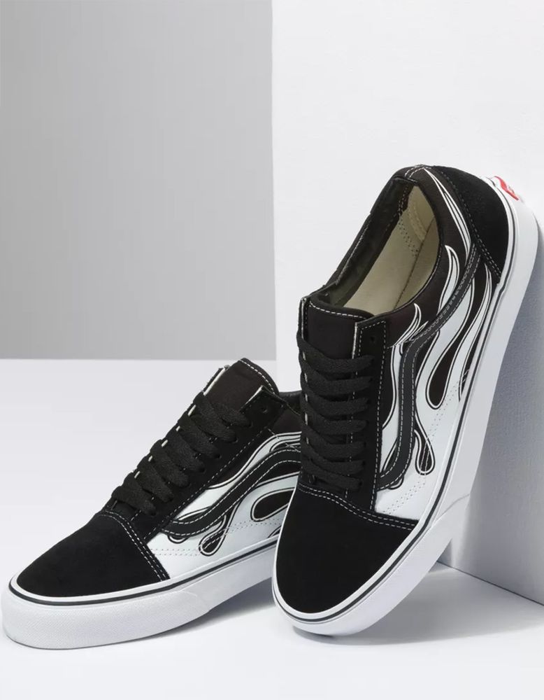 Old skool vans tillys hotsell